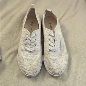 Chic Women's Cream Lace Sneakers
